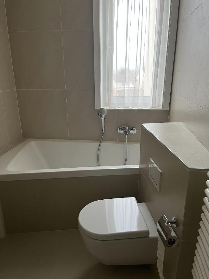 Luxusappartement Mit Garage Im Zentrum Wiener Neustadt Esterno foto